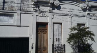 Casa Céntrica de Estilo Excelente Estado
