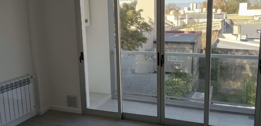 VENTA UNIDADES FUNCIONALES EN EDIFICIO SOBRE CALLE ROCAMORA