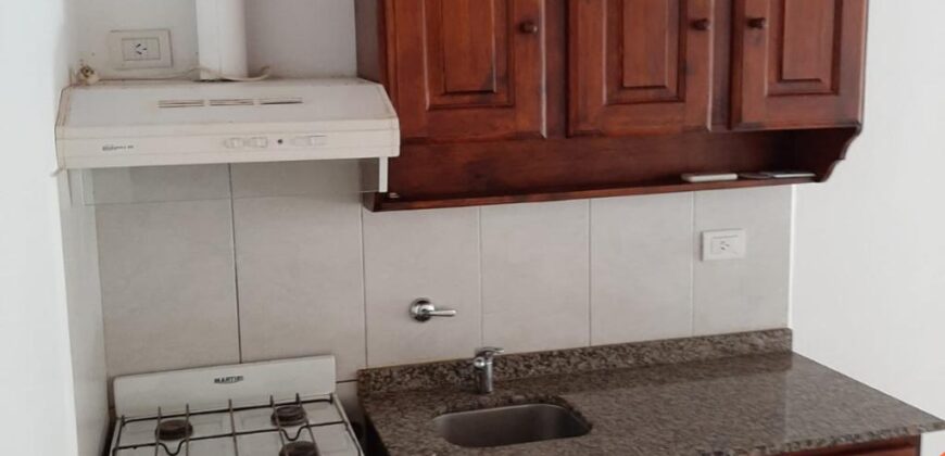 Monoambiente en alquiler, sobre calle Estrada