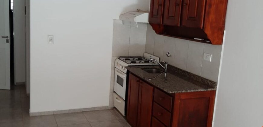 Monoambiente en alquiler, sobre calle Estrada