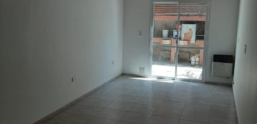 Monoambiente en alquiler, sobre calle Estrada